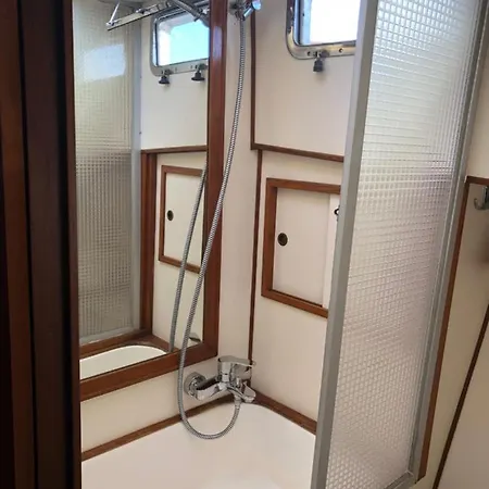 Motor Yacht Luise - B&b/gite Botel